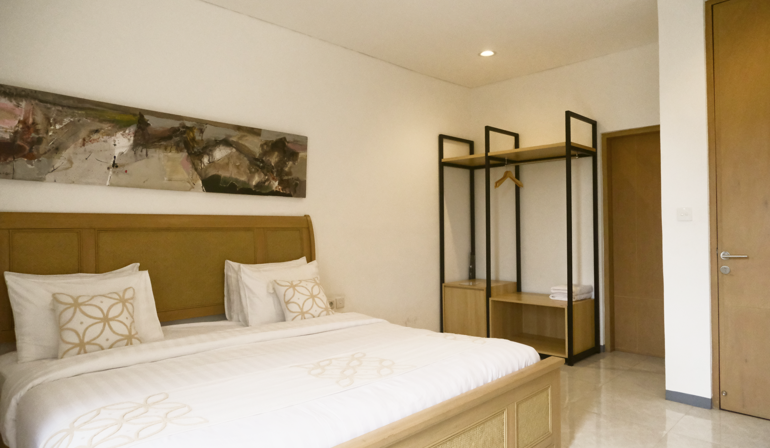 me rooms deluxe bed and wardrobe