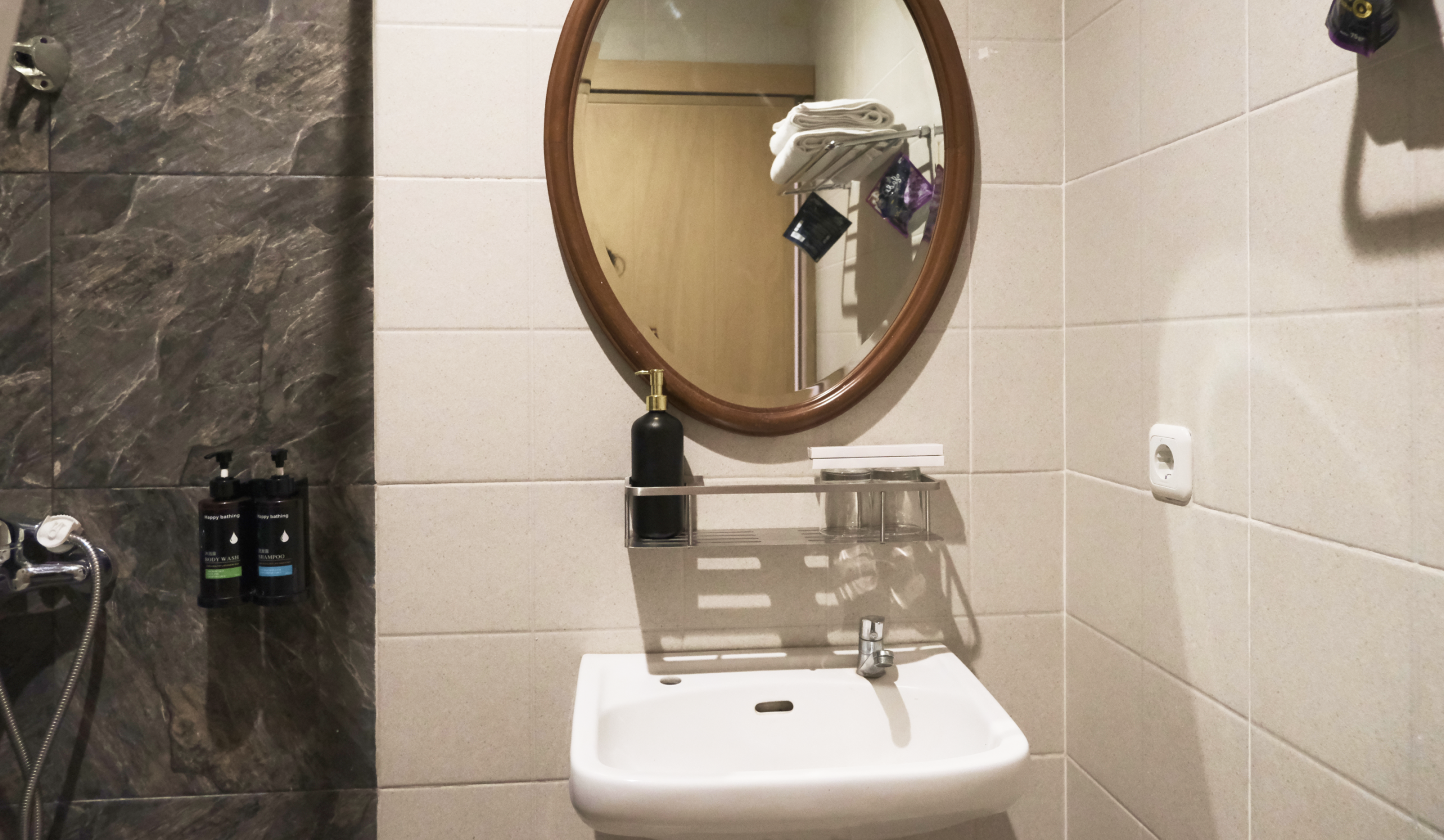 me rooms superior bathroom